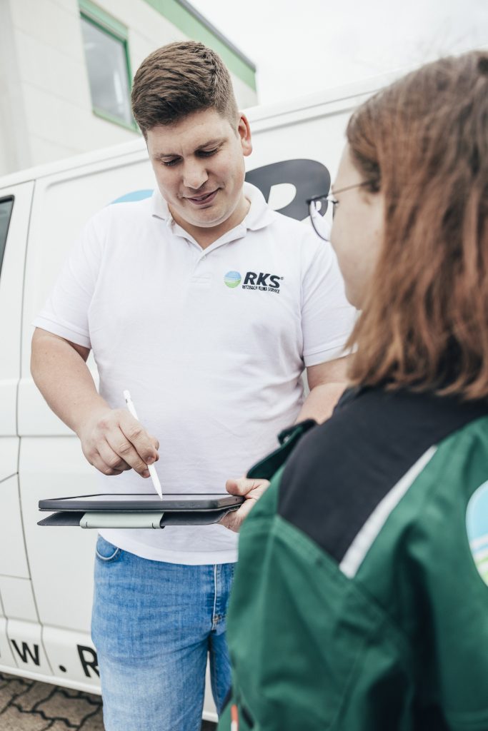 Vor Ort bei der Installation und Abnahme einer Klimaanlage in einem Objekt in Braunschweig Vor Ort bei der Installation und Abnahme einer Klimaanlage in einem Objekt in Braunschweig